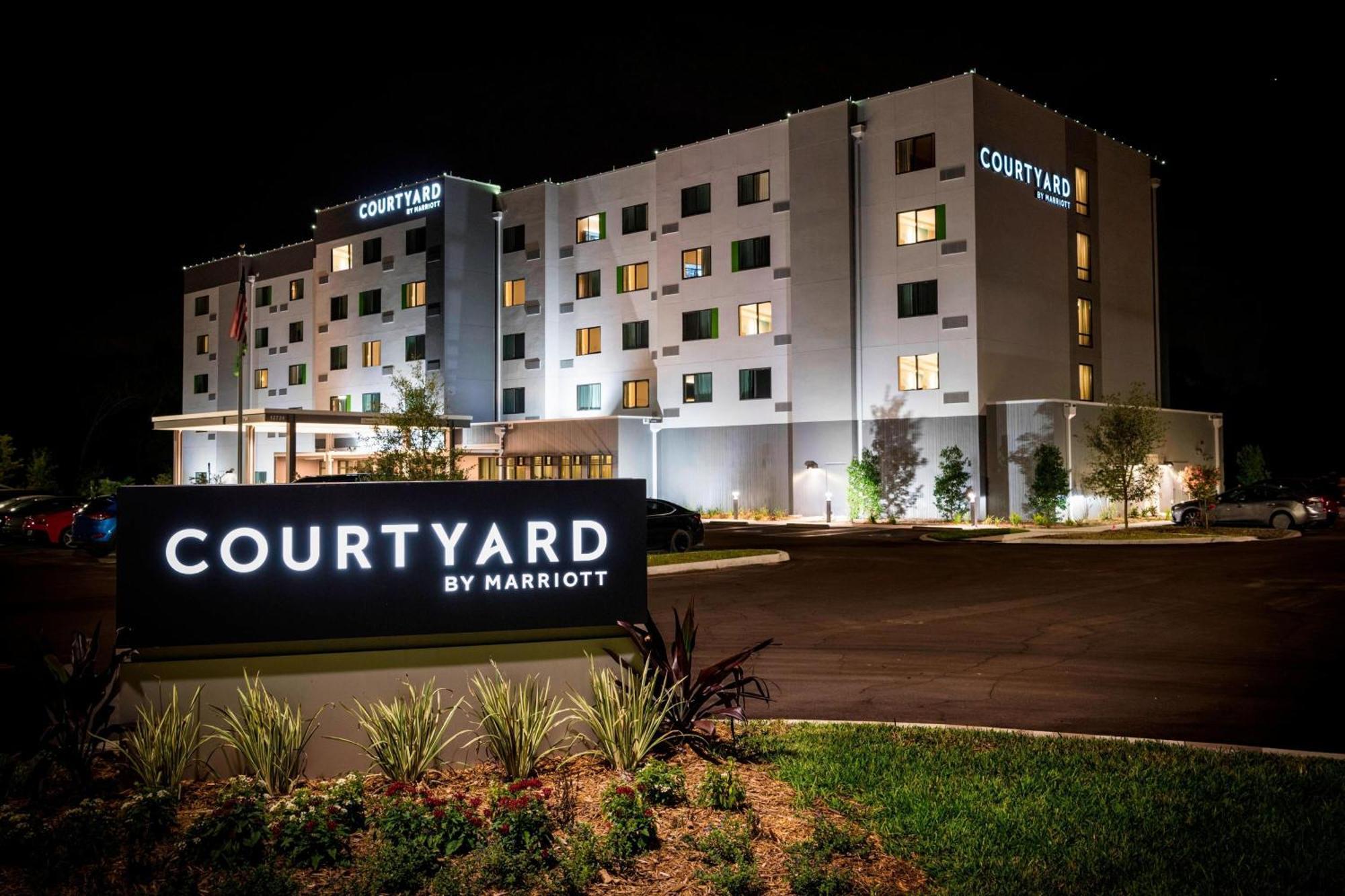 Courtyard By Marriott Tampa Northwest/Veterans Expressway Hotel West Chase Exterior photo